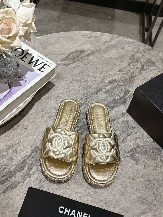 Chanel Early Spring New Arrival Double C Embroidered Flat Strappy Sandals Authen
