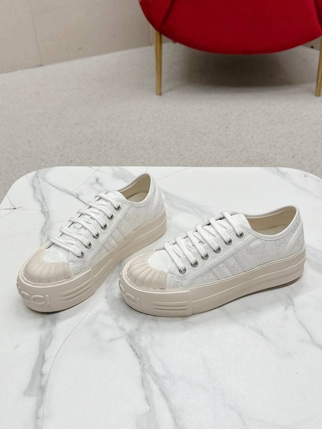 Women's G'ucci's Latest Trendy Sports Shoe, This Eye-Catching Piece Draws Inspir