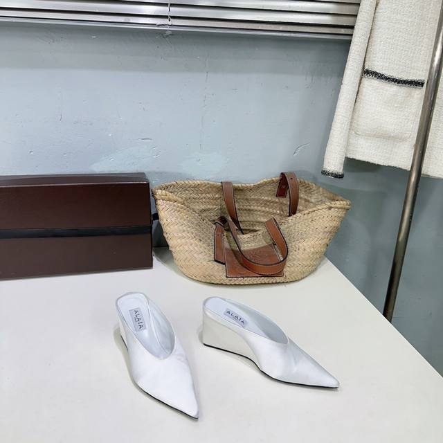 High-Quality Factory-Direct! Alaia Spring/Summer New Arrival Genuine Silk Wedge-