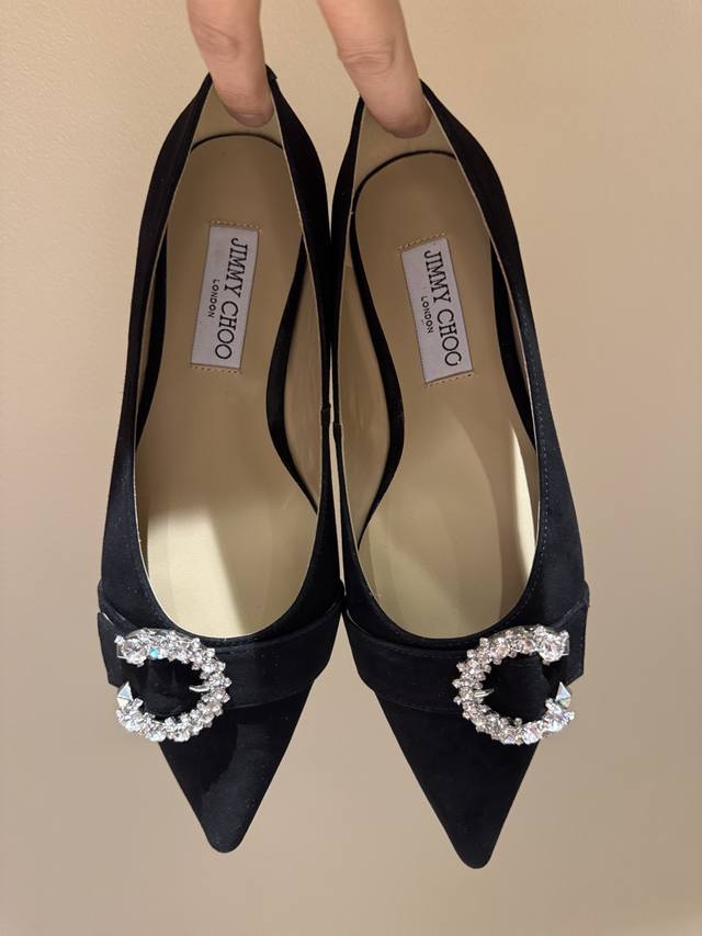 Jimmy Choo Classic Genuine Leather Open-Toe Flat Shoes The Shoe Design Is Very E
