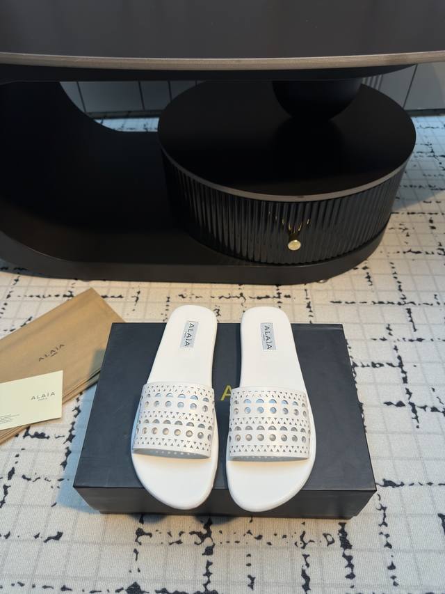 Alaia Alaia Niche Fashion Brand 25Ss Spring/Summer New Arrival Perforated Carved