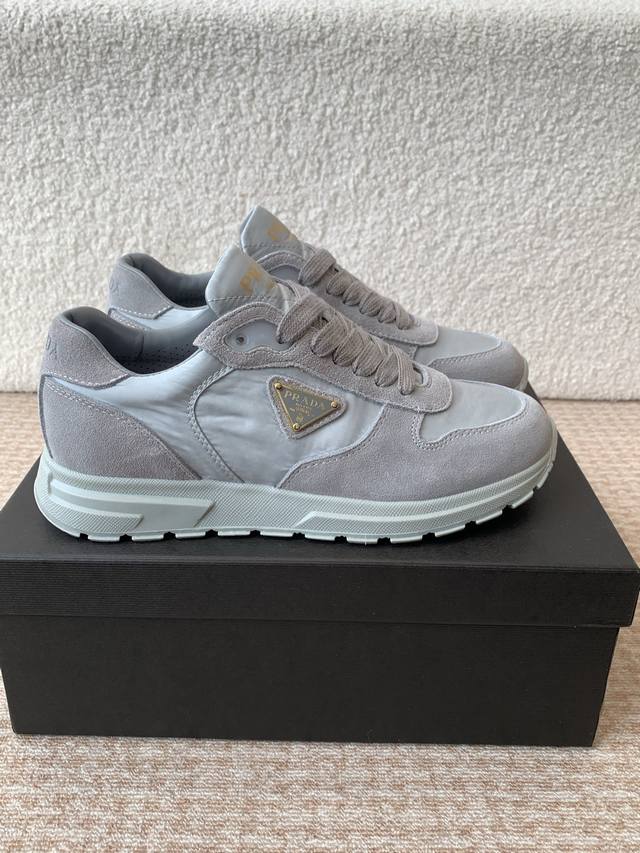 Prada 25Ss Spring/Summer New Triangle Logo Sports Shoes High-Gloss And Imported