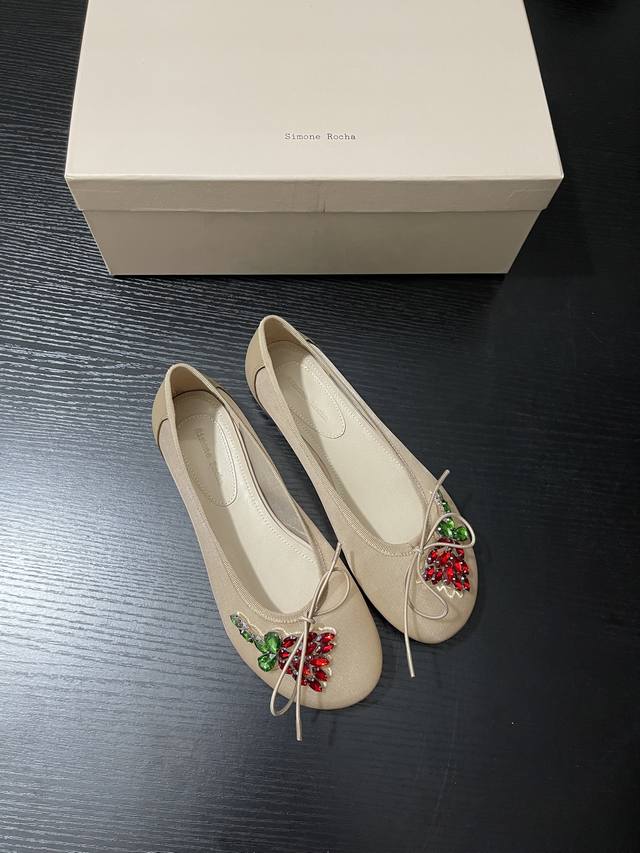 P: Simone Rocha Flat Shoes Are A Masterpiece Where Dreams And Fashion Intertwine