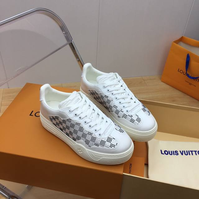 Lv Groovy Series 2024 Early Spring New Arrival Diamond-Face White Sneakers Drago