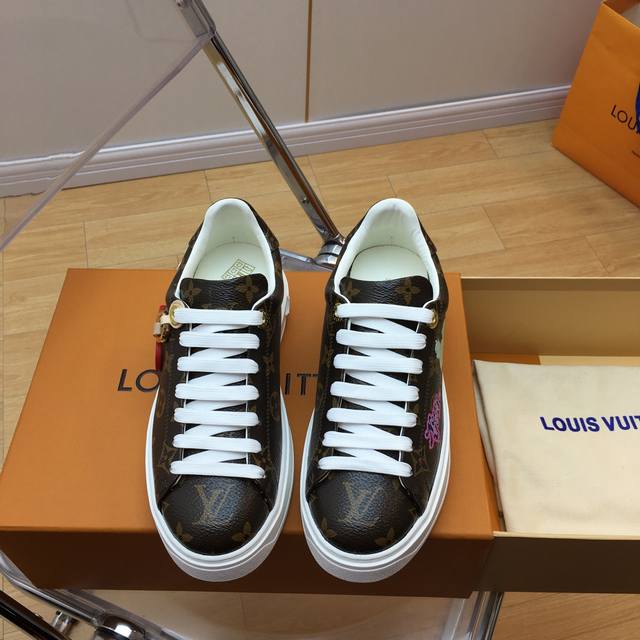 Time Out Series New Arrival Thick-Soled White Sneakers Fashion-Forward Design! F