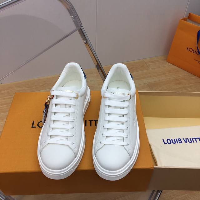 Time Out Series New Arrival Thick-Soled White Sneakers Fashion-Forward Design! F