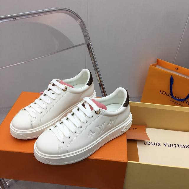 Time Out Series New Thick-Soled White Sneakers Fashion-Forward And Eye-Catching!