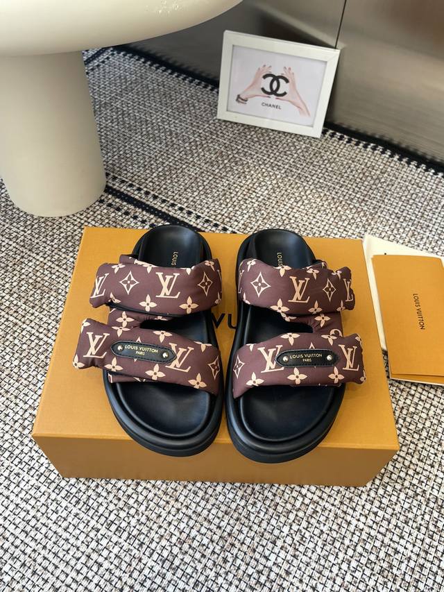 Lv 2025 Bestseller Embossed Logo, Embossed Pattern, Cool Sandals Pool Pillow Com