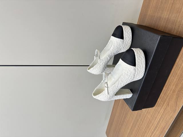 Chanel | Chanel 25C Mary Jane Thick-Heeled High-Heel Shoes. Chanel's Dreamy New