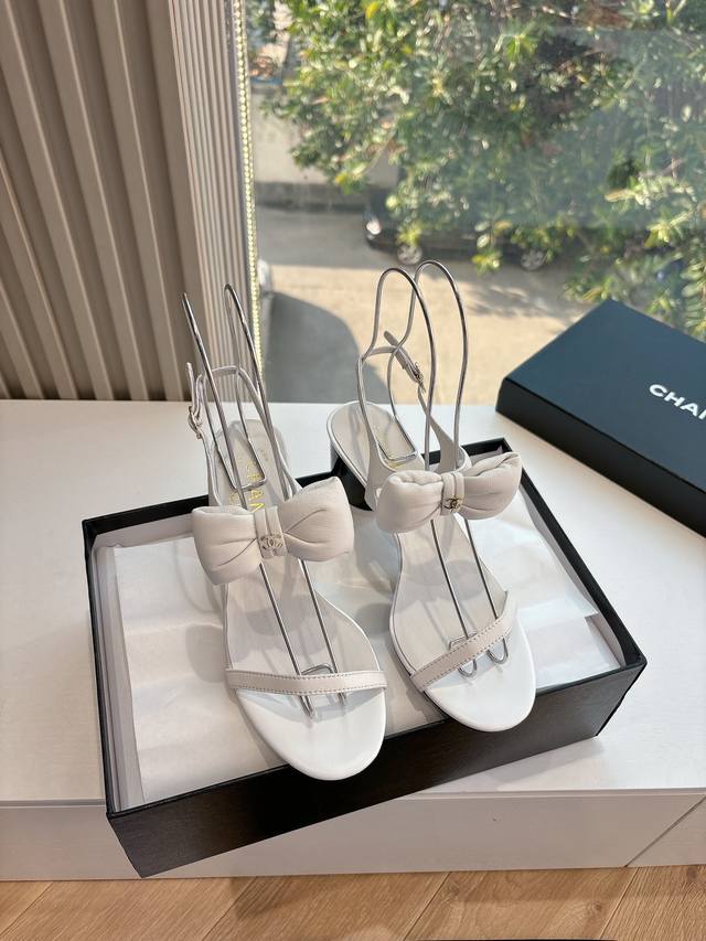 G042 As Seen, As Received. Premium-Quality Chanel 25S Mini Chanel Early Spring B