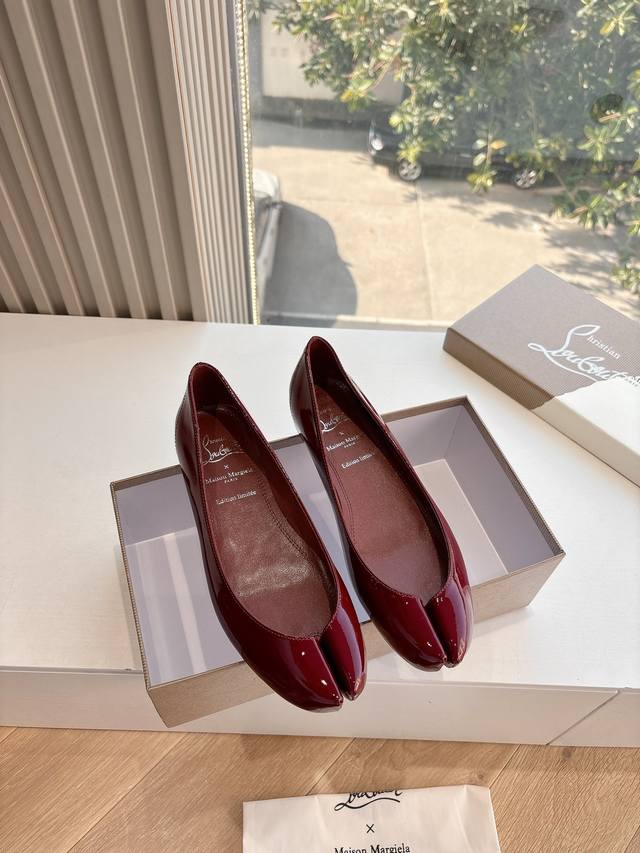 G077 G002 As Seen, As Delivered. Premium-Grade Replica Of The Christian Loubouti