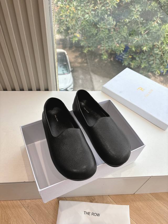 G009 As Seen, As Delivered. The Ro* Genuine Leather Round-Toe Minimalist Versati
