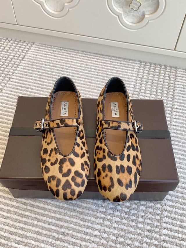 Premium Quality, Horsehair Alaiains Must-Have Classic Flat Ballet Shoes For Fash