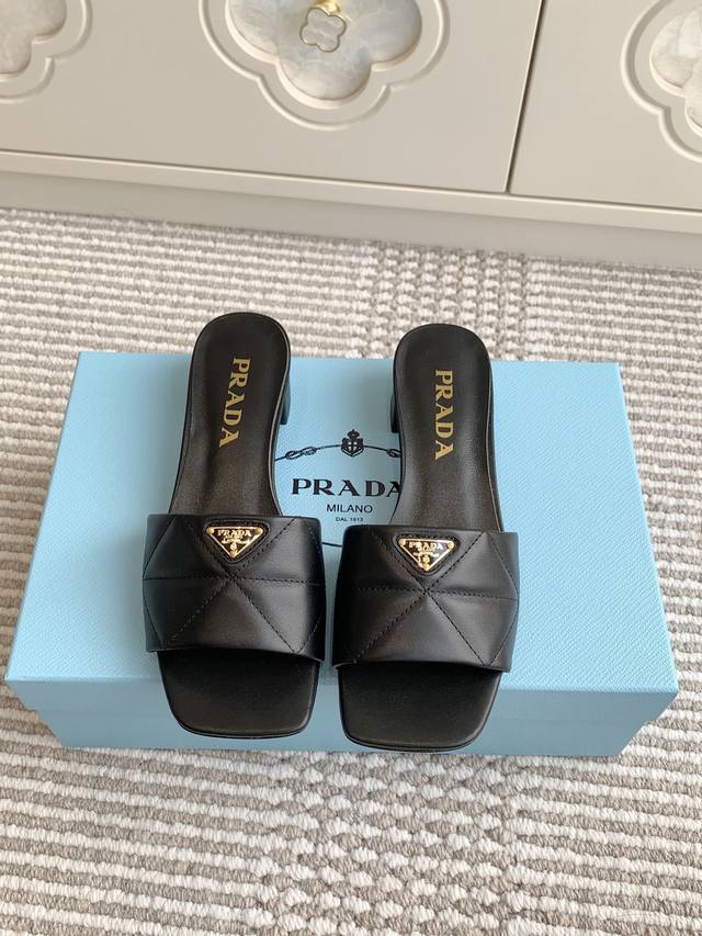 Prada New Triangle Logo Triangle Heel Square Toe Chunky Heel Slippers Top-Qualit