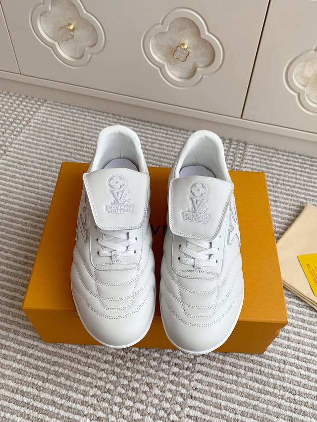 25Ss New Arrival Footprint Show-Style American Retro Flip-Top Soccer Sneakers. T