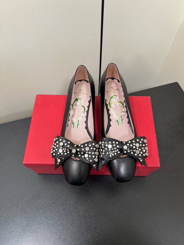 Valentino 2025 New Crystal Bow Mid-Heel Pumps Retro Elegance, Large Crystal Bow
