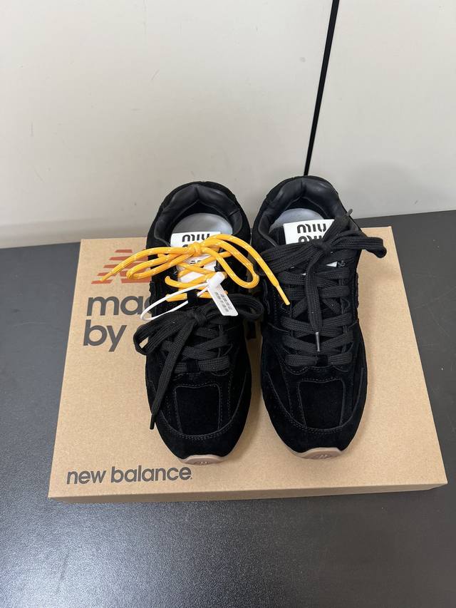 Upgraded High-End Version, Runway-Featured Miumiu X New Balance 530 Retro Casual