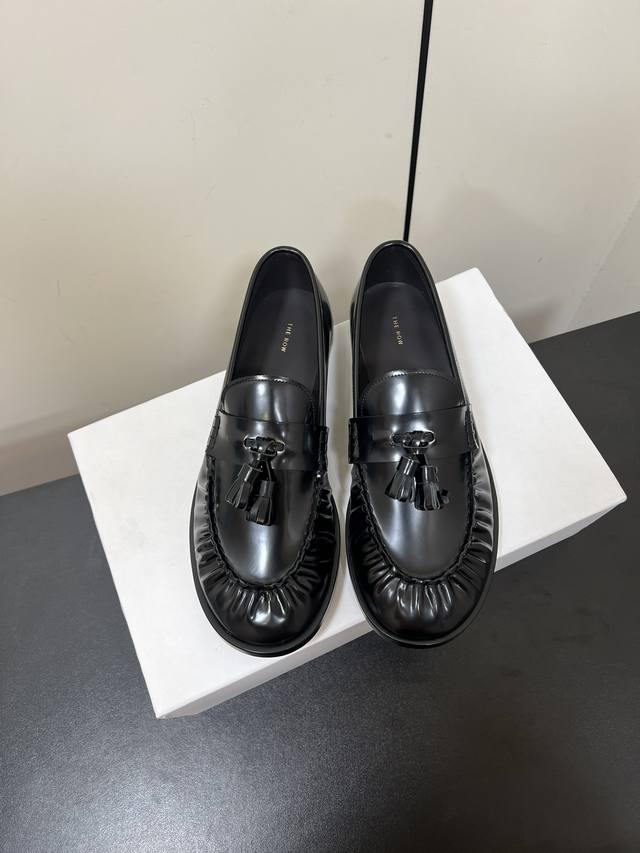 Kendall Jenner's Same Style Therow Spring/Summer Bestseller Loafers. These Flat