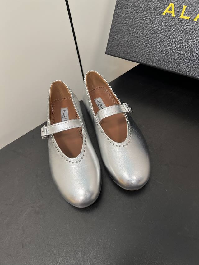 Alaia 24 Runway-Inspired Flat Ballet Shoes Zhang Xiaohui's Signature Style Sweet