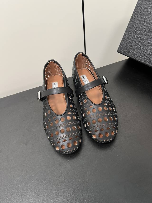 Alaia 24 Runway-Inspired Flat Ballet Shoes Zhang Xiaohui's Signature Style, Swee