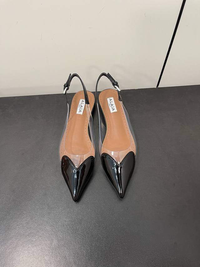 Alaia | Limited Edition New Arrival Heart-Shaped Cat-Heel Open-Back Flat Sandals
