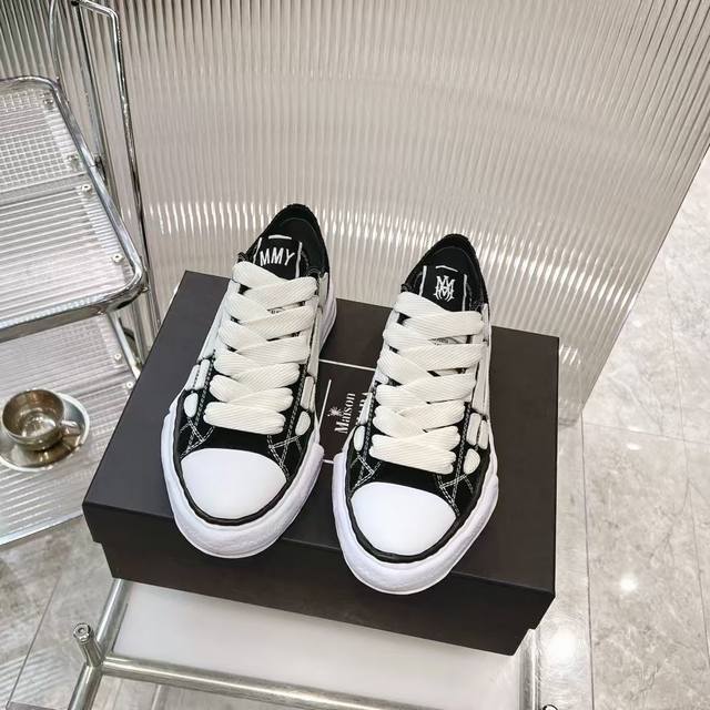 Mmy X Amiri Collaboration Makes A Stunning Debut. Black And White Contrast, Uniq