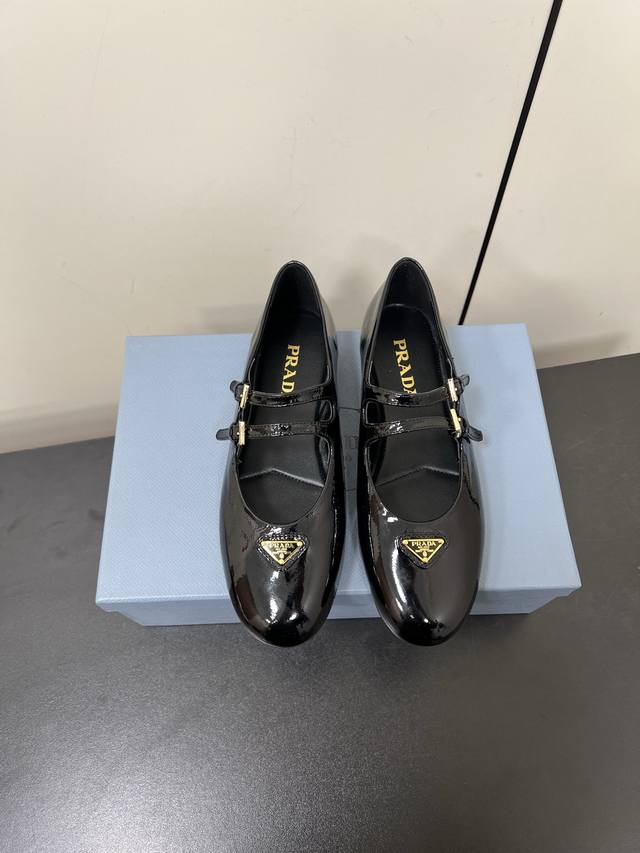 Double-Strap Patent Leather Prada 25Ss Prada Fall/Winter New Arrival, A Must-Hav