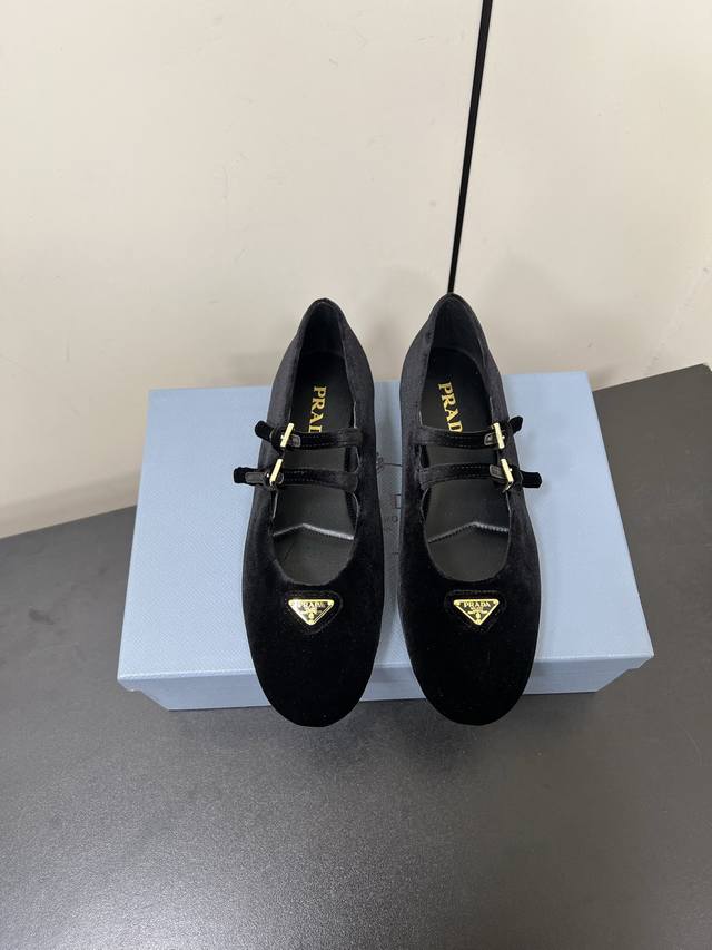 Double-Strap Velvet Prada 25Ss Prada Fall/Winter New Arrival, A Must-Have Mary J