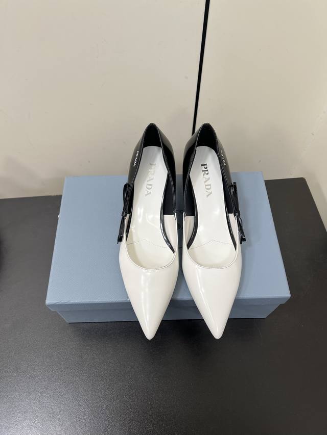 Prada 25Ss Early Spring New Arrival Stunning Pointed-Toe Heels The Long-Awaited