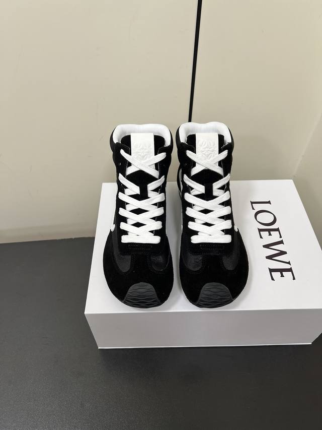 Loewe 2025 Paris Fashion Week New Balletrunner Ballet-Inspired High-Top Sneakers