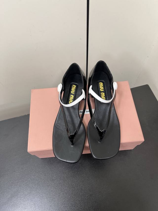 25Ss Spring/Summer New Arrival Miu Miu Thong-Strap Chunky Heel Sandals This Thon