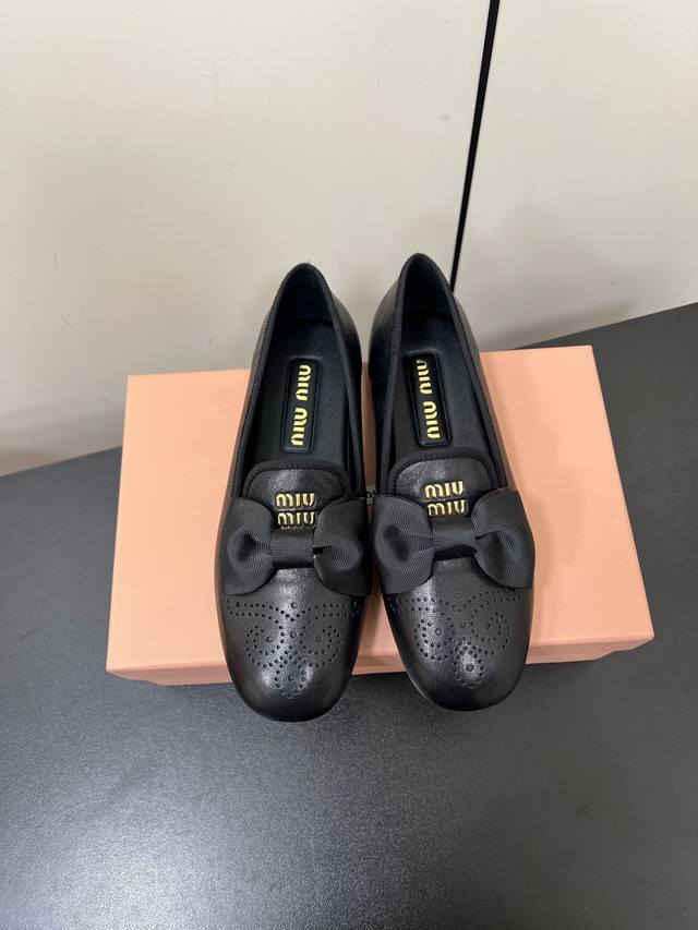 Miumiu Spring/Summer New Arrival Bow-Tie Accessory Carved Perforated Flat Loafer