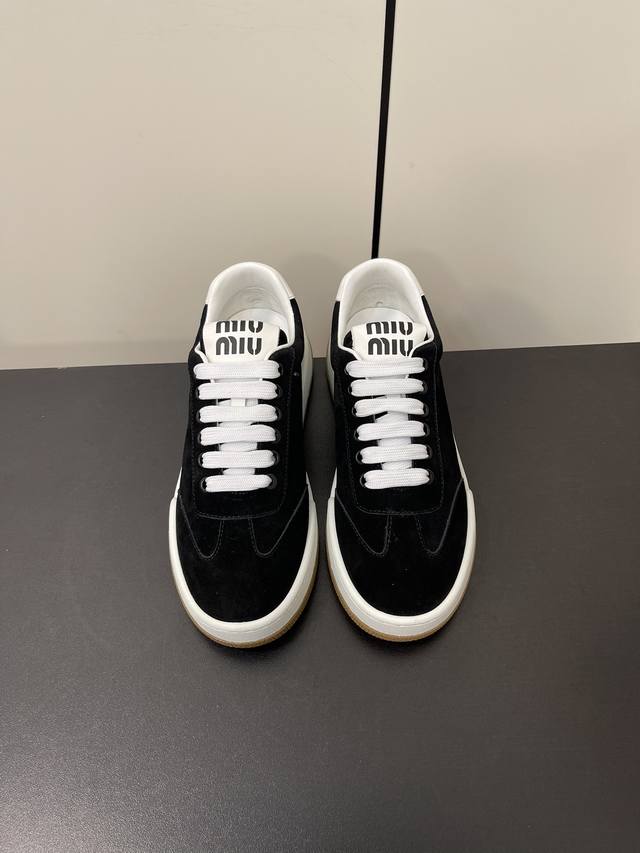 Miumiu24 Early Spring New Arrival Casual White Sneakers The Minimalist Grid Desi