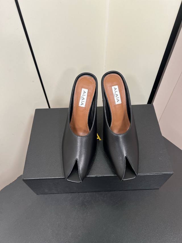 Alaia 2025 Spring/Summer New Arrival Metal Hardware Round Buckle Fish-Mouth High