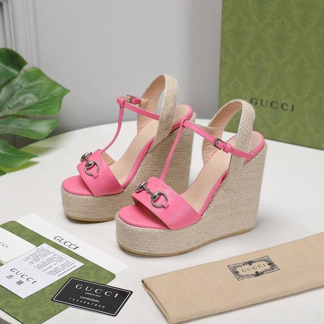 New Arrival! High-End Version Of Gucci's New Wedge Heel Platform Sandals. This P