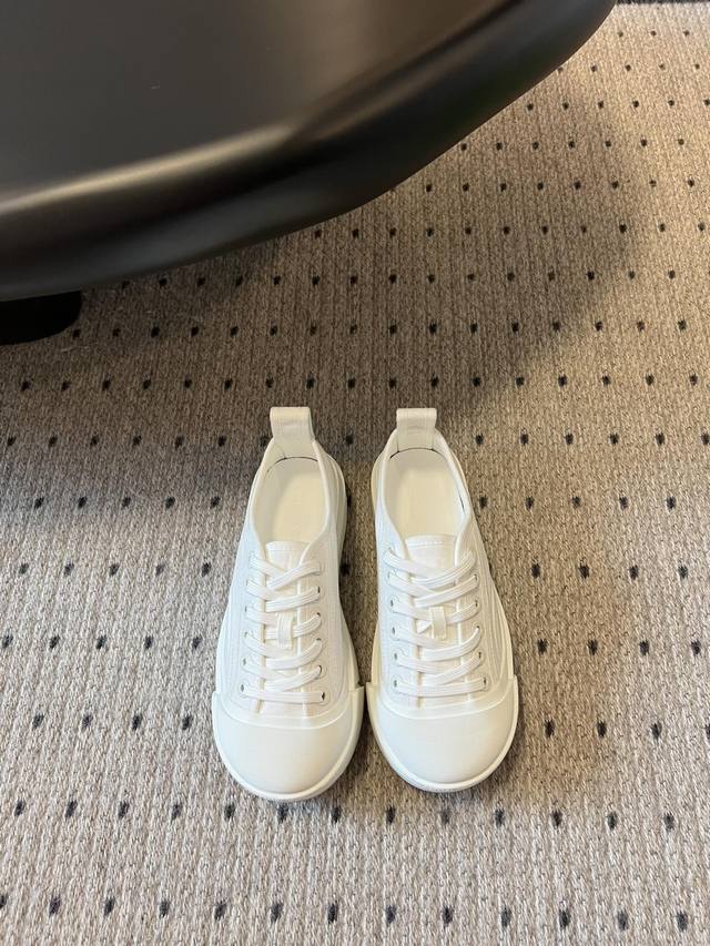 Botteg Avenet* 24 Spring/Summer Versatile White Sneakers With Thick Soles These
