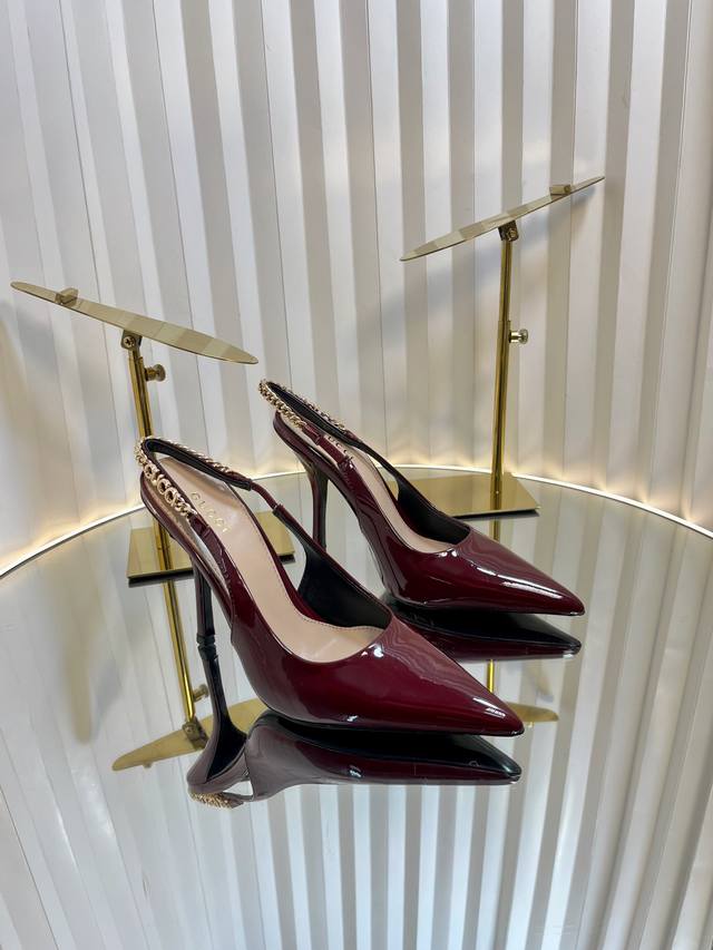 Factory: Top-Tier Version Gucci Women's G-Logo Silver-Tone Small Letter Heeled S