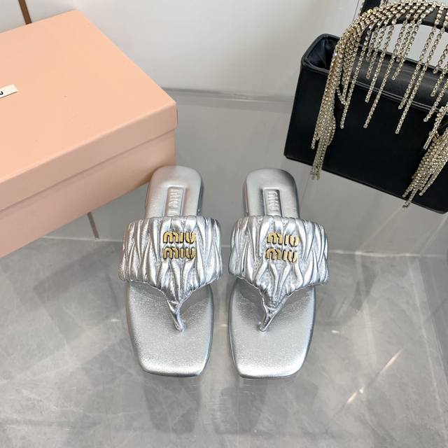 Miumi*Ss Spring/Summer New Arrival Flat Lambskin Toe-Post Sandals Top-Tier Versi