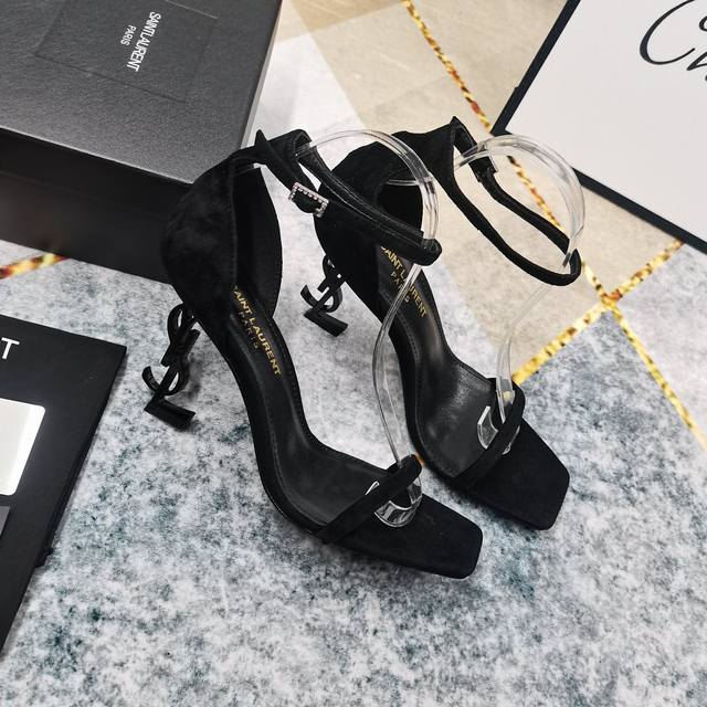Factory Price P: Ysl Brand Lacquered Letter Heel Sandals Correct Silhouette And