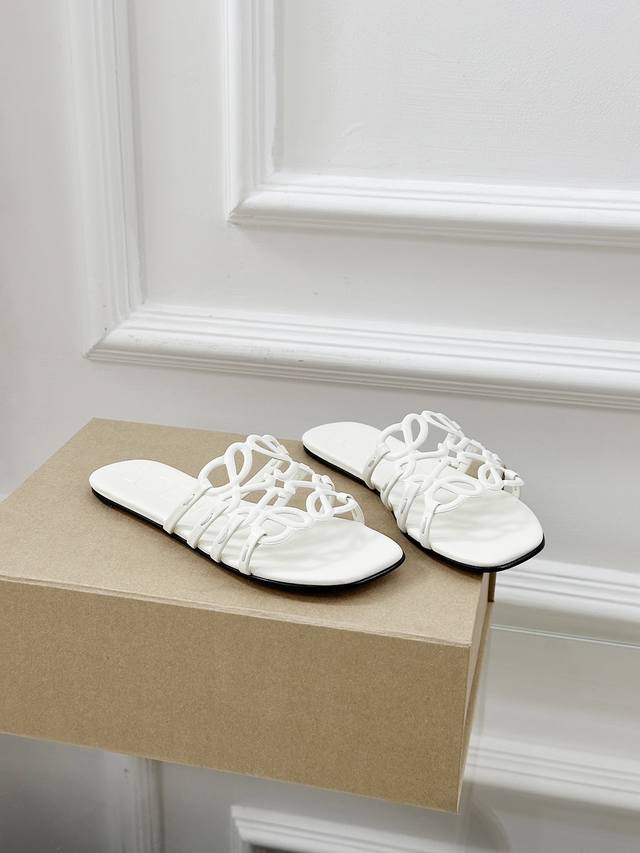 Loewe 25S Spring/Summer Slippers Ultra-Chic And Incredibly Comfortable Slippers