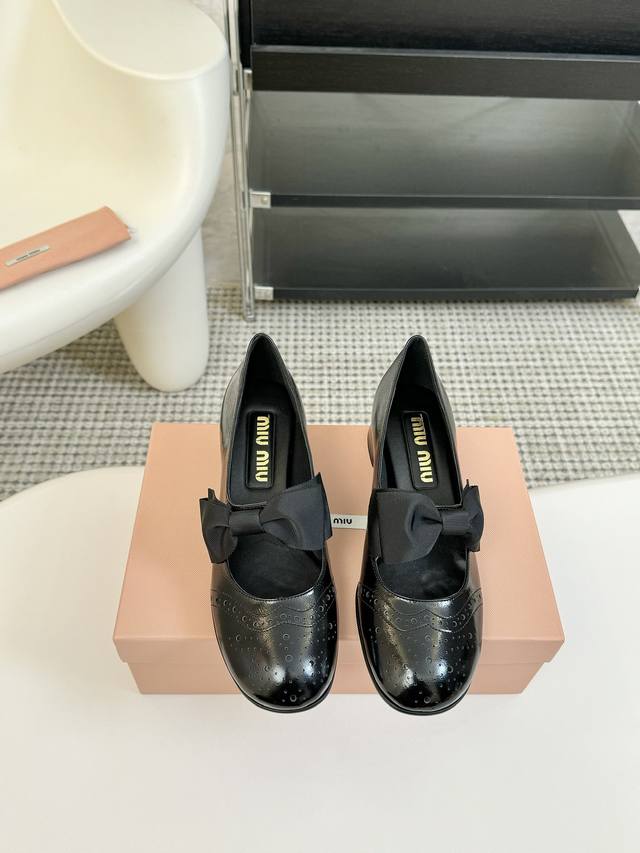 Miu Miu 24Ss Autumn/Winter Round-Toe Loafers This Minimalist Design Is Classic,