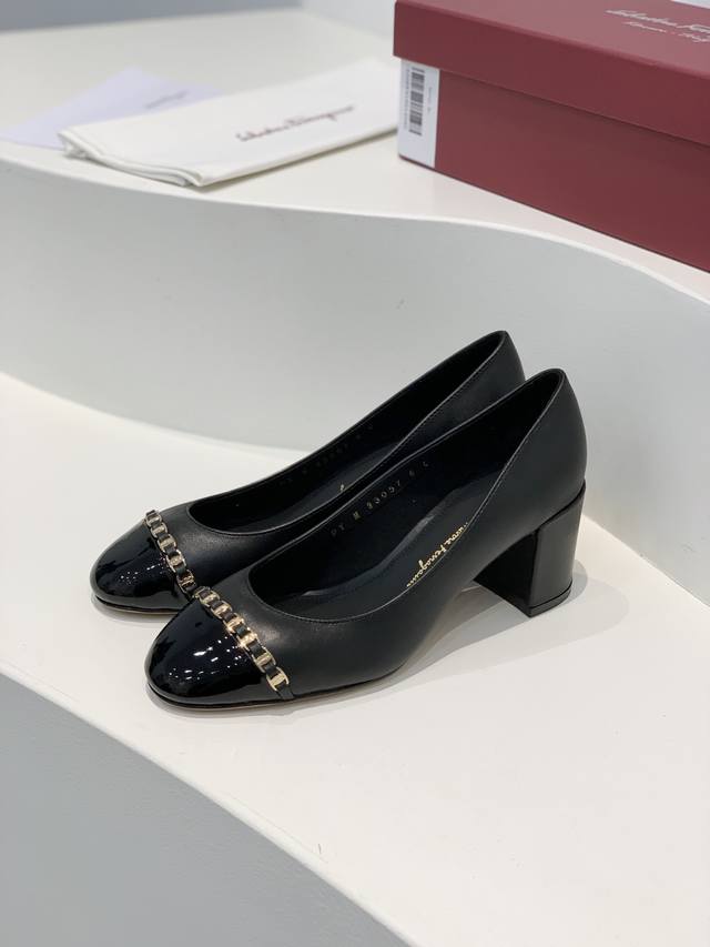 Factory Price Sf Ferraga*O Fila*Mou Vara Round-Toe Chain-Strap Chunky Heel High-