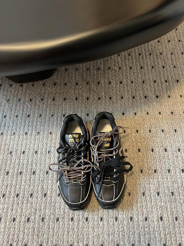 Top-Tier Version Miu Miu X New Balance Collaboration Nb Sneakers Miu Miu's Runwa