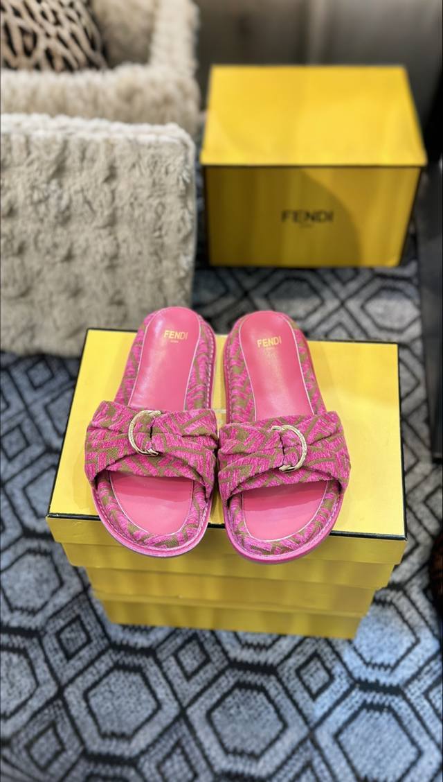 Couple's Edition Latest Fendi Bestseller Double-Strap Flat Sandals With Ff Decor