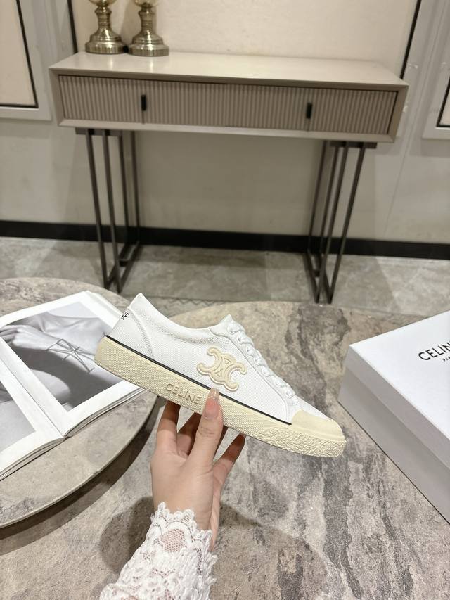High-End Version Celine Runner Cr-03 Sneakers With Celine Logo On The Tongue And