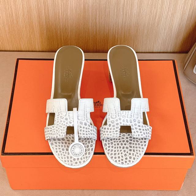 Medium-Heel Crocodile-Patterned Factory Price P Herm