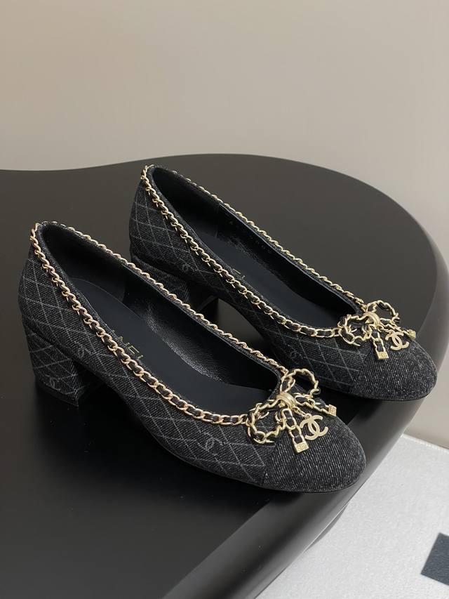 25Ss New Chanel-Inspired Chain-Strap Bow Flat Shoes With A Thick Heel And Denim