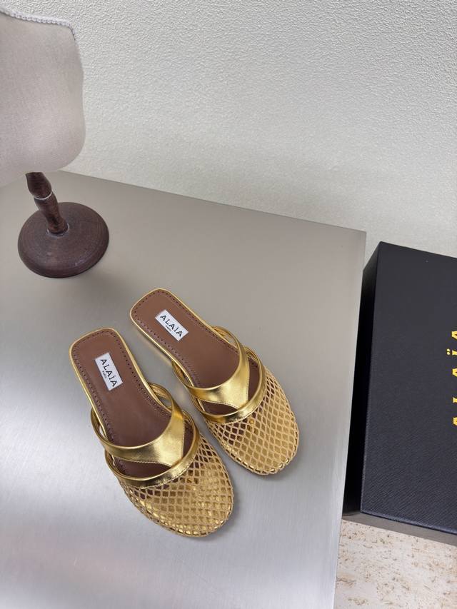 Flat Alaia Sandals From Paris Love At First Sight, Golden Premium Classic Flat M