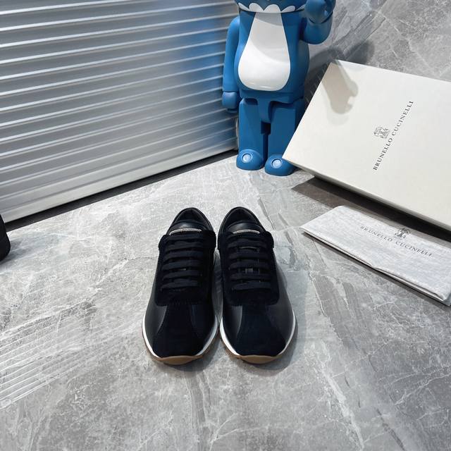 Factory-Direct Burberry Latest Model Official Website Sports Shoes Crafted From