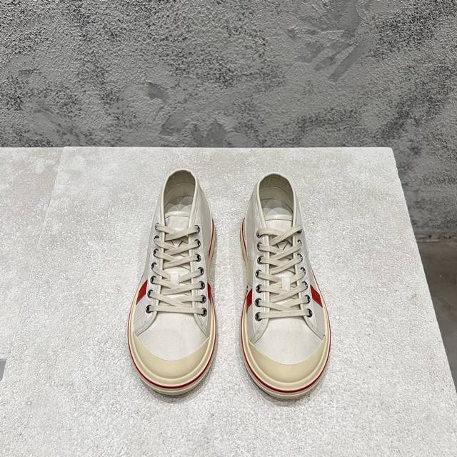 Bottega Venet* Bottega Veneta's Latest Orbit Series, A Couple's Style, Retro, Ca